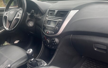 Hyundai Solaris II рестайлинг, 2016 год, 780 000 рублей, 19 фотография