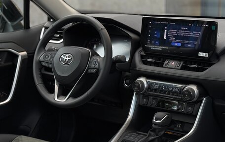 Toyota RAV4, 2025 год, 4 000 000 рублей, 6 фотография