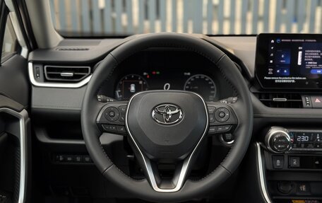 Toyota RAV4, 2025 год, 4 000 000 рублей, 32 фотография