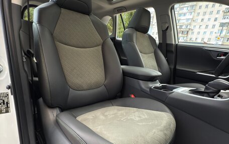Toyota RAV4, 2025 год, 4 000 000 рублей, 37 фотография