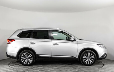 Mitsubishi Outlander III рестайлинг 3, 2019 год, 2 049 000 рублей, 4 фотография