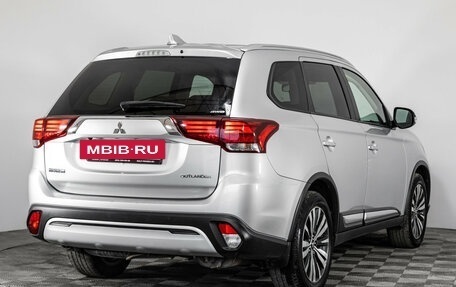 Mitsubishi Outlander III рестайлинг 3, 2019 год, 2 049 000 рублей, 5 фотография