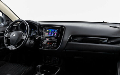 Mitsubishi Outlander III рестайлинг 3, 2019 год, 2 049 000 рублей, 9 фотография