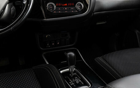 Mitsubishi Outlander III рестайлинг 3, 2019 год, 2 049 000 рублей, 12 фотография