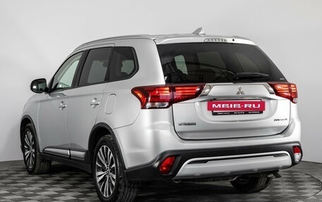Mitsubishi Outlander III рестайлинг 3, 2019 год, 2 049 000 рублей, 7 фотография
