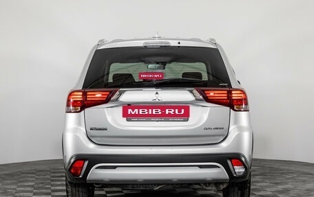 Mitsubishi Outlander III рестайлинг 3, 2019 год, 2 049 000 рублей, 6 фотография