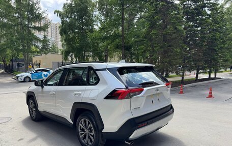 Toyota RAV4, 2025 год, 3 900 000 рублей, 3 фотография