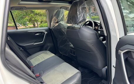 Toyota RAV4, 2025 год, 3 900 000 рублей, 10 фотография