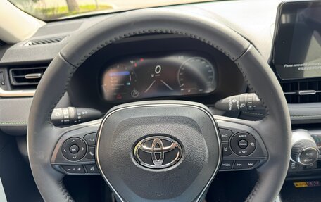 Toyota RAV4, 2025 год, 3 900 000 рублей, 15 фотография