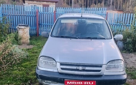 Chevrolet Niva I рестайлинг, 2004 год, 235 000 рублей, 1 фотография