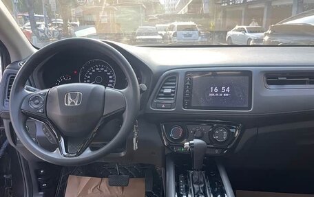 Honda Vezel, 2022 год, 1 710 000 рублей, 10 фотография