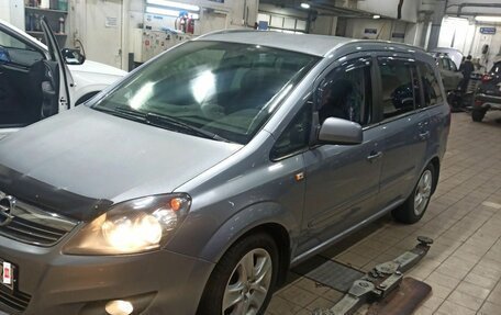 Opel Zafira B, 2011 год, 745 000 рублей, 1 фотография