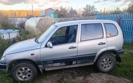 Chevrolet Niva I рестайлинг, 2004 год, 235 000 рублей, 2 фотография