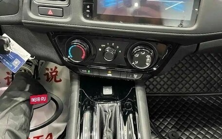 Honda Vezel, 2020 год, 1 750 000 рублей, 17 фотография