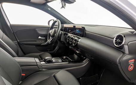 Mercedes-Benz A-Класс, 2019 год, 2 590 000 рублей, 11 фотография