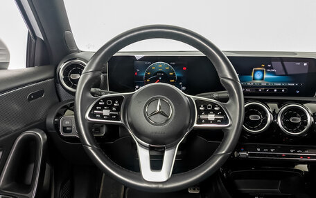 Mercedes-Benz A-Класс, 2019 год, 2 590 000 рублей, 21 фотография