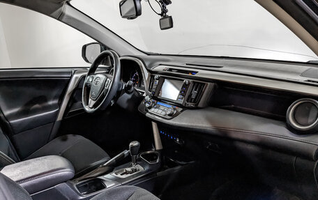 Toyota RAV4, 2018 год, 2 200 000 рублей, 13 фотография