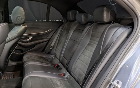 Mercedes-Benz E-Класс, 2021 год, 5 750 000 рублей, 29 фотография