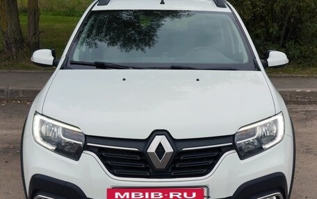 Renault Sandero II рестайлинг, 2021 год, 1 380 000 рублей, 2 фотография