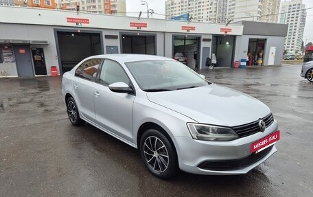 Volkswagen Jetta VI, 2013 год, 1 050 000 рублей, 2 фотография