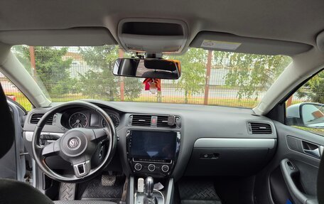 Volkswagen Jetta VI, 2013 год, 1 050 000 рублей, 12 фотография