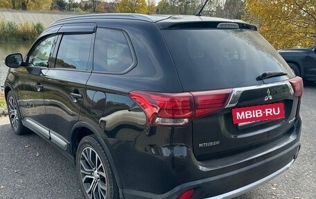 Mitsubishi Outlander III рестайлинг 3, 2016 год, 2 000 050 рублей, 2 фотография