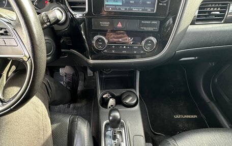 Mitsubishi Outlander III рестайлинг 3, 2016 год, 2 000 050 рублей, 17 фотография