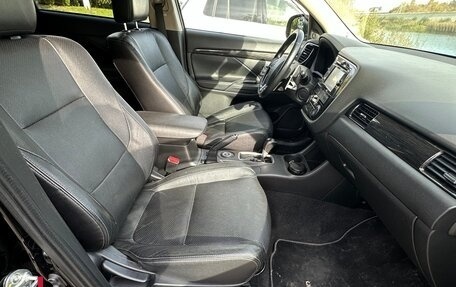 Mitsubishi Outlander III рестайлинг 3, 2016 год, 2 000 050 рублей, 15 фотография