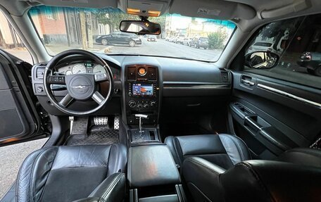 Chrysler 300C II, 2008 год, 2 500 000 рублей, 15 фотография