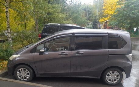 Honda Freed I, 2013 год, 1 400 000 рублей, 2 фотография