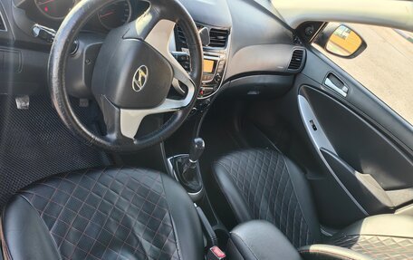 Hyundai Solaris II рестайлинг, 2013 год, 830 000 рублей, 8 фотография