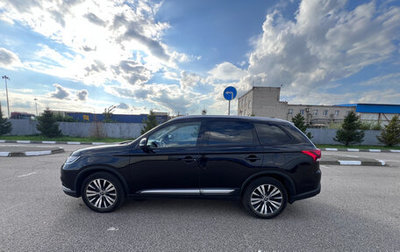 Mitsubishi Outlander III рестайлинг 3, 2018 год, 2 800 000 рублей, 1 фотография