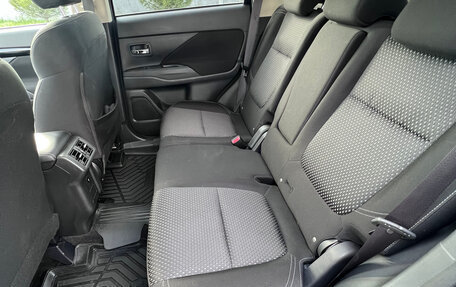 Mitsubishi Outlander III рестайлинг 3, 2018 год, 2 800 000 рублей, 3 фотография