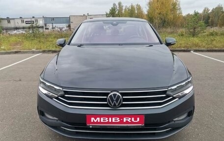 Volkswagen Passat B8 рестайлинг, 2021 год, 2 250 000 рублей, 2 фотография