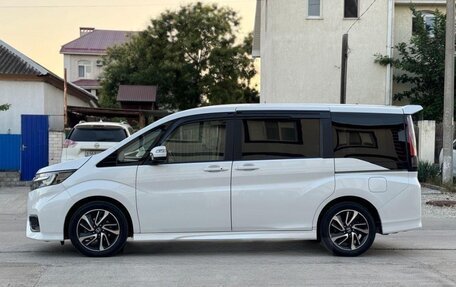 Honda Stepwgn IV, 2018 год, 1 600 000 рублей, 2 фотография