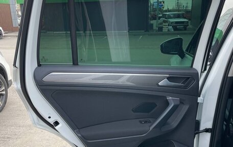 Volkswagen Tiguan II, 2019 год, 2 490 000 рублей, 11 фотография