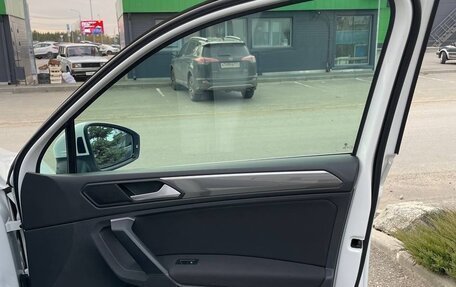 Volkswagen Tiguan II, 2019 год, 2 490 000 рублей, 17 фотография