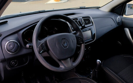 Renault Logan II, 2017 год, 826 800 рублей, 13 фотография