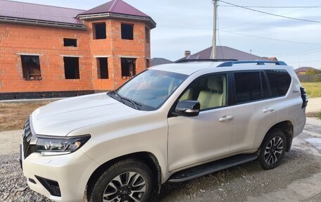 Toyota Land Cruiser Prado 150 рестайлинг 2, 2021 год, 8 000 000 рублей, 4 фотография