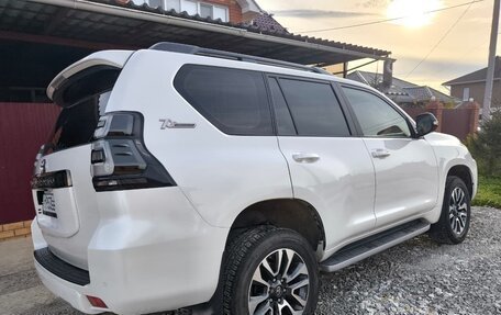 Toyota Land Cruiser Prado 150 рестайлинг 2, 2021 год, 8 000 000 рублей, 6 фотография