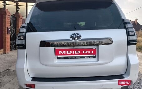 Toyota Land Cruiser Prado 150 рестайлинг 2, 2021 год, 8 000 000 рублей, 8 фотография