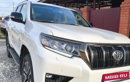 Toyota Land Cruiser Prado 150 рестайлинг 2, 2021 год, 8 000 000 рублей, 3 фотография