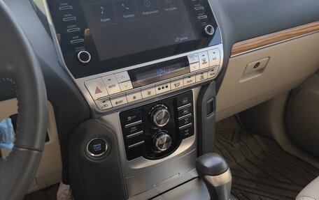 Toyota Land Cruiser Prado 150 рестайлинг 2, 2021 год, 8 000 000 рублей, 13 фотография