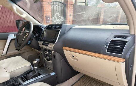 Toyota Land Cruiser Prado 150 рестайлинг 2, 2021 год, 8 000 000 рублей, 18 фотография