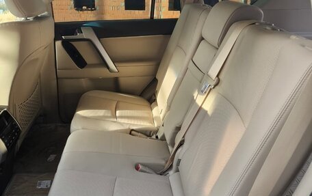 Toyota Land Cruiser Prado 150 рестайлинг 2, 2021 год, 8 000 000 рублей, 26 фотография