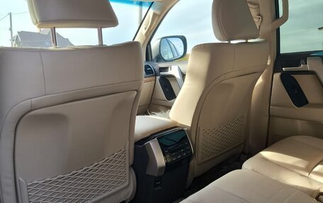 Toyota Land Cruiser Prado 150 рестайлинг 2, 2021 год, 8 000 000 рублей, 24 фотография