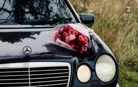 Mercedes-Benz E-Класс, 1998 год, 450 000 рублей, 1 фотография