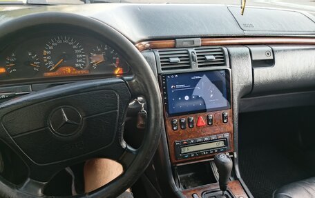 Mercedes-Benz E-Класс, 1998 год, 450 000 рублей, 3 фотография