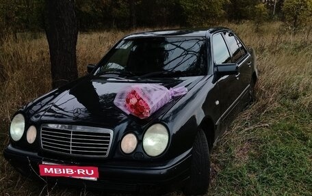 Mercedes-Benz E-Класс, 1998 год, 450 000 рублей, 2 фотография