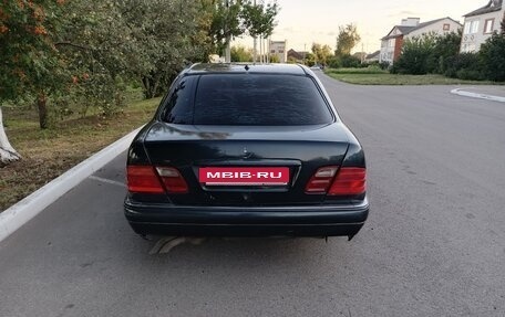 Mercedes-Benz E-Класс, 1998 год, 450 000 рублей, 4 фотография